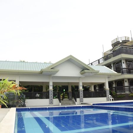Villa Esmeralda Bryan'S Resort Hotel And Restaurant Palayan City Exterior foto