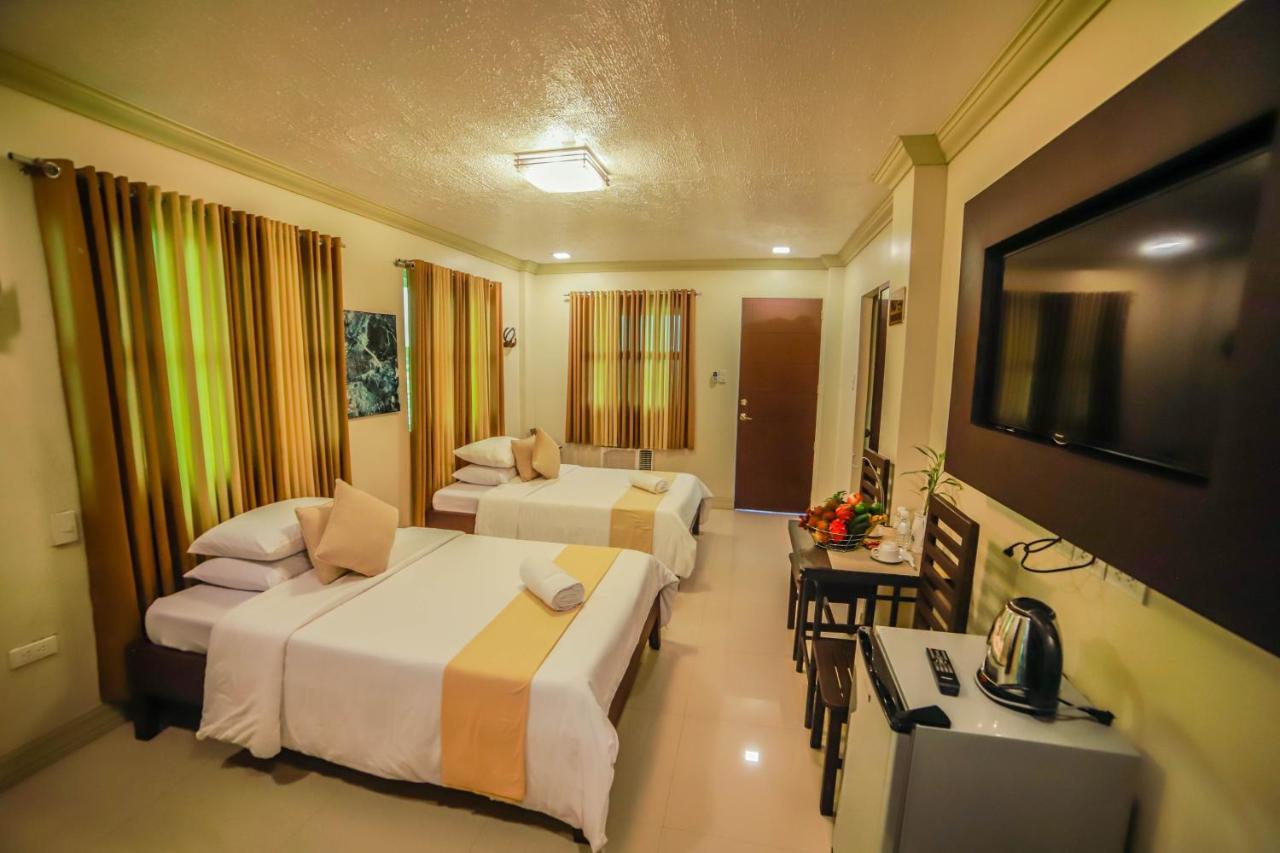 Villa Esmeralda Bryan'S Resort Hotel And Restaurant Palayan City Exterior foto