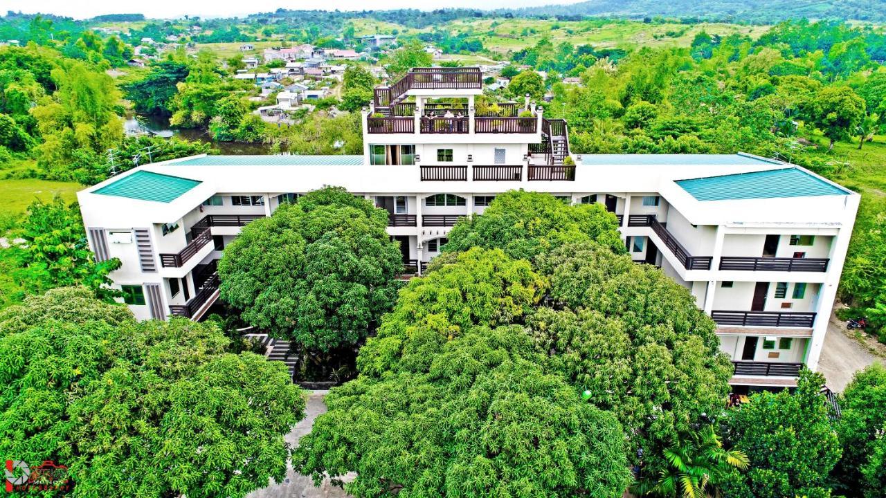 Villa Esmeralda Bryan'S Resort Hotel And Restaurant Palayan City Exterior foto
