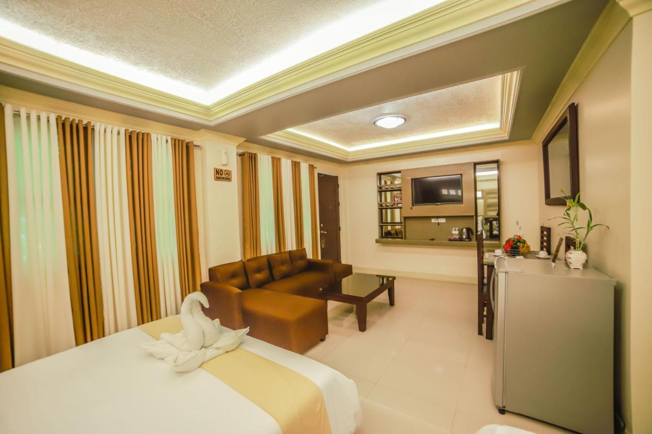 Villa Esmeralda Bryan'S Resort Hotel And Restaurant Palayan City Exterior foto