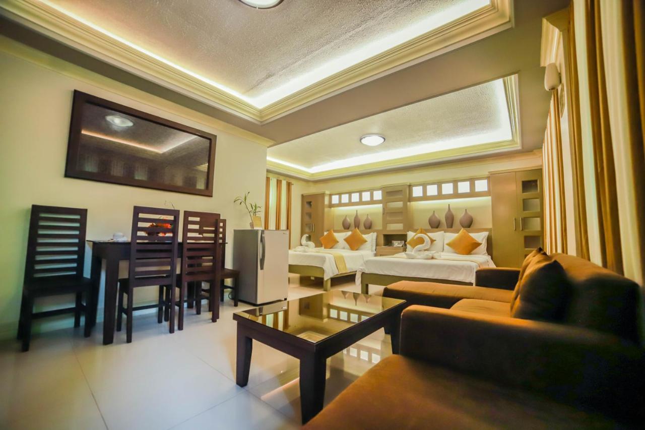 Villa Esmeralda Bryan'S Resort Hotel And Restaurant Palayan City Exterior foto